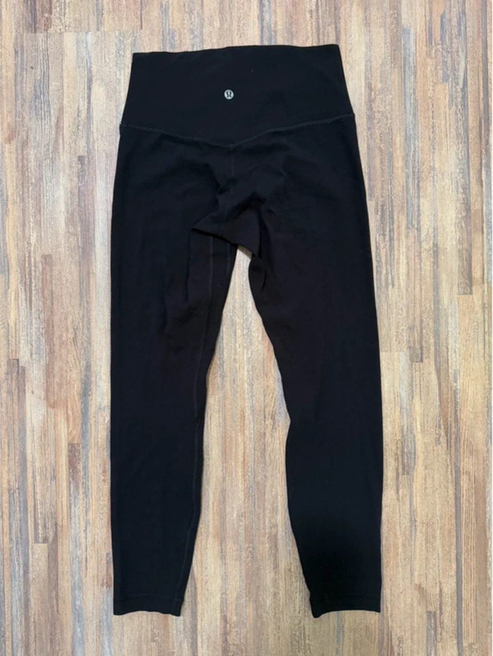 Lululemon aligns 26 inch inseam size 6 Pilling/ww